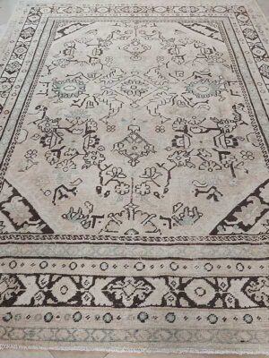 Vintage Distressed Mahal Floral Medallion Rug