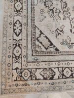 Vintage Distressed Mahal Floral Medallion Rug | 7.5×11.2 ft  | Muted Slate and Ivory Antique Wool Carpet - Image 5